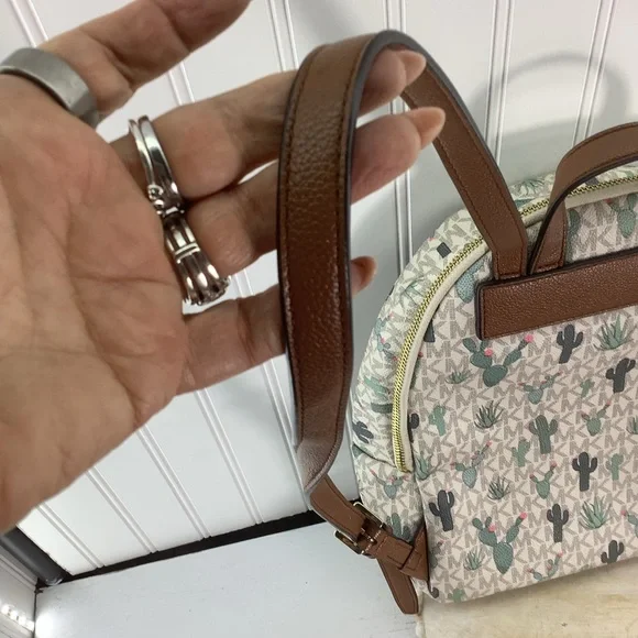 Michael Kors Cactus Print Backpack limited addition Michael Kors Slater Medium Signature Logo Backpack MK Olive  main image 4